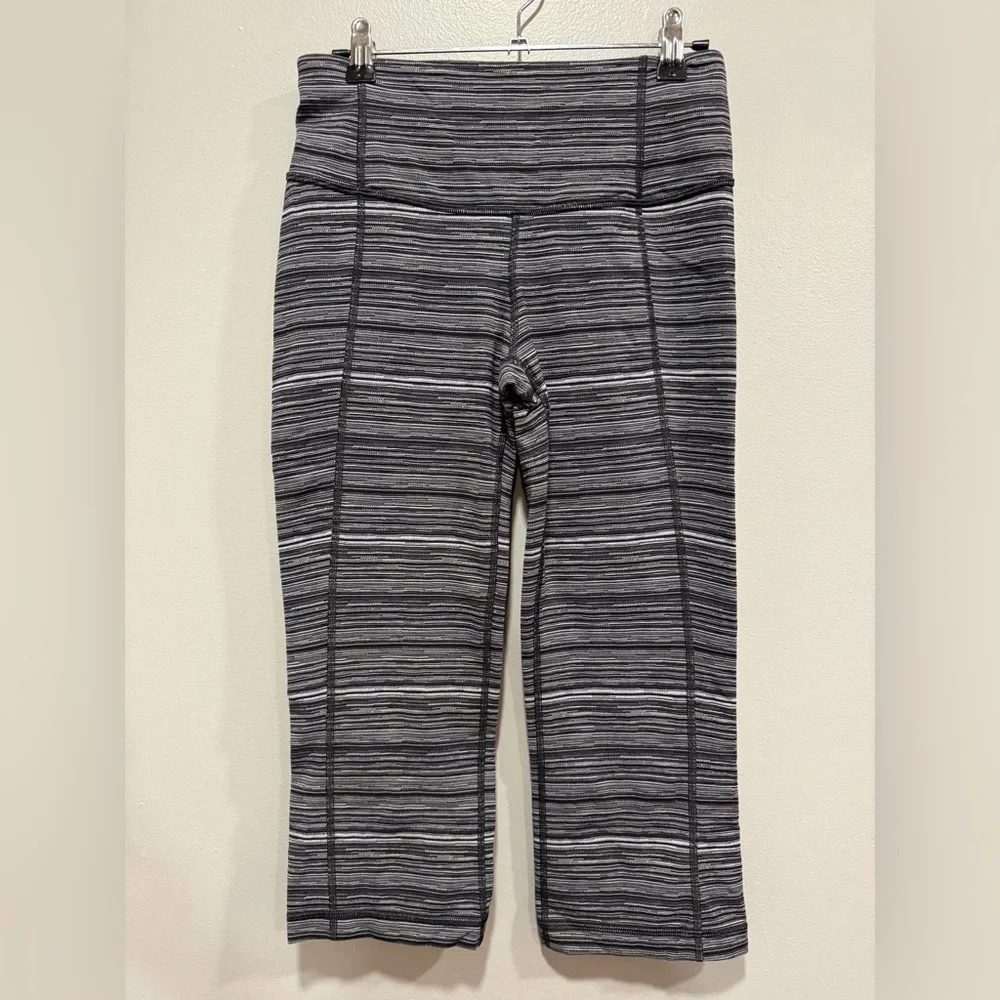 Lululemon Cropped Legging Size 6 - Picture 1 of 6